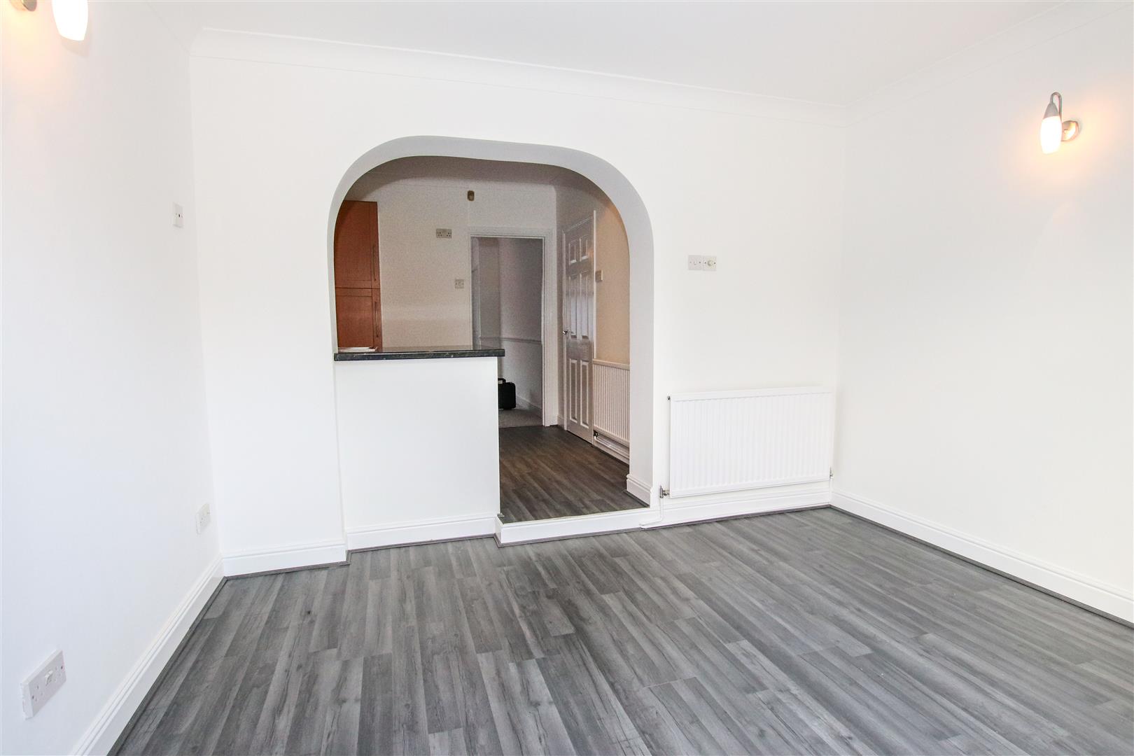 FITTED KITCHEN